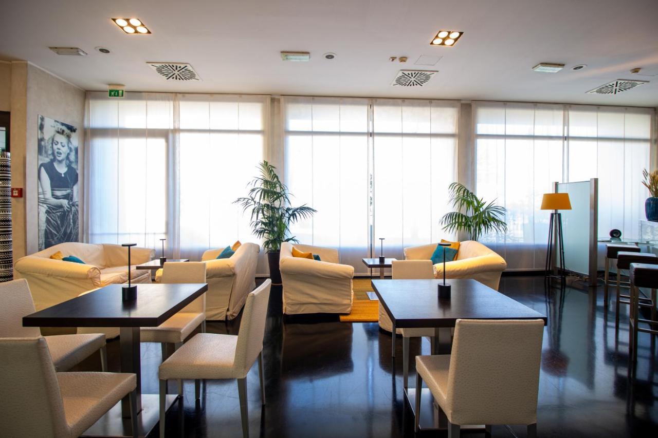 Hotel Cavour By Lvg Hotel Collection Novara Exteriör bild