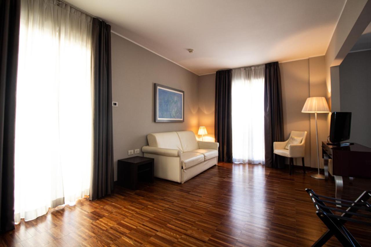 Hotel Cavour By Lvg Hotel Collection Novara Exteriör bild