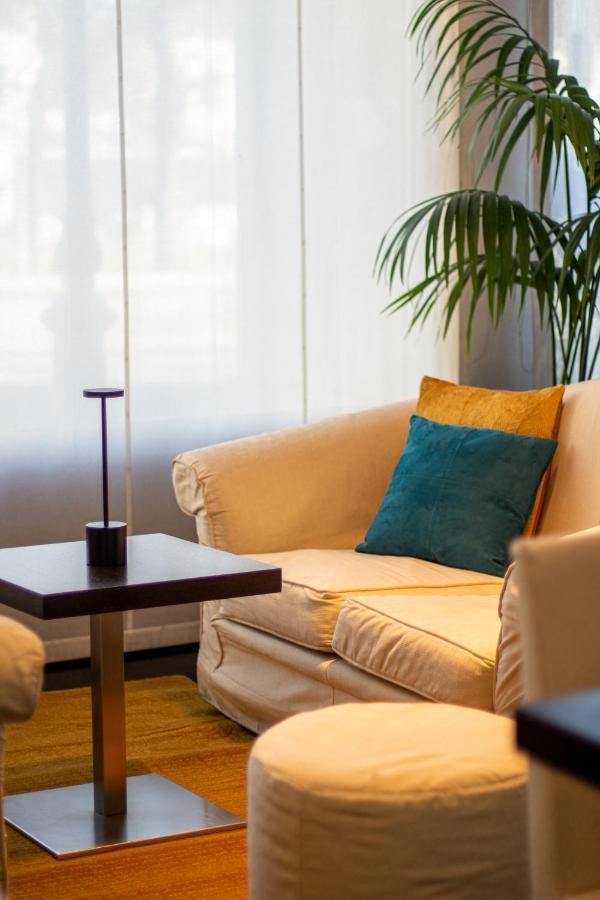 Hotel Cavour By Lvg Hotel Collection Novara Exteriör bild